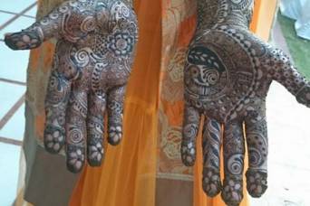 Damini Shah Mehendi Artist