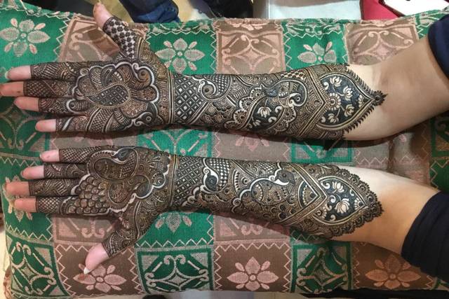 9 Most Stylish Foot Mehndi Designs to Apply