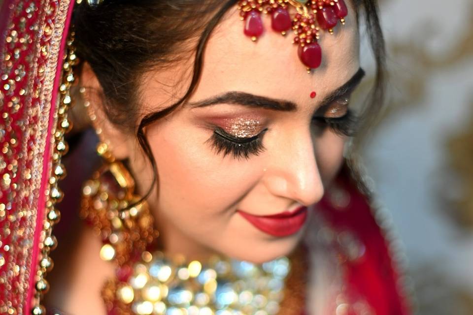 Aadhishree Makeover & Freelance Makeup Artist in Lucknow