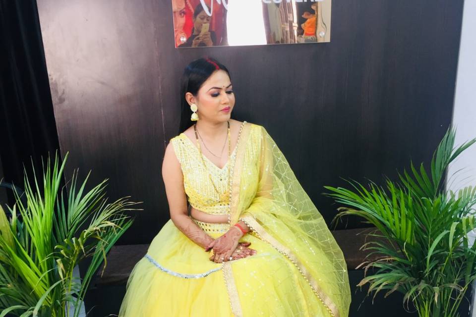 Aadhishree Makeover & Freelance Makeup Artist in Lucknow