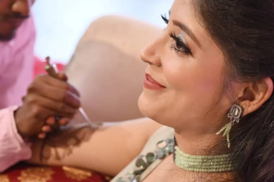 Aadhishree Makeover & Freelance Makeup Artist in Lucknow