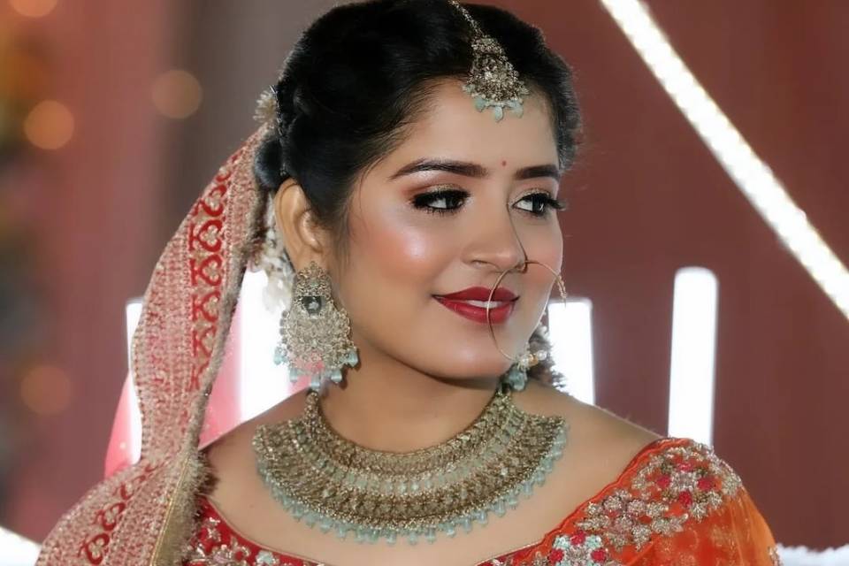 Aadhishree Makeover & Freelance Makeup Artist in Lucknow