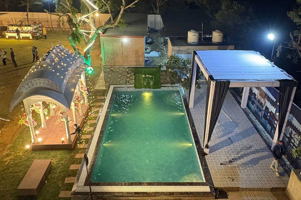 Swimming pool
