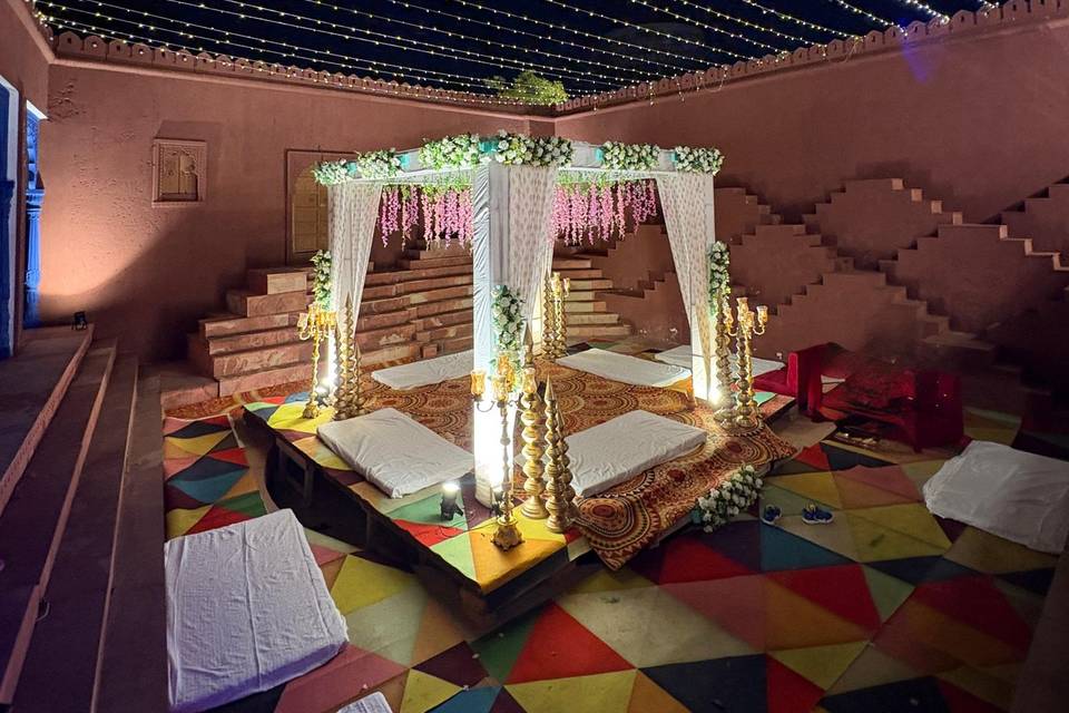 Mandap at Bawdi