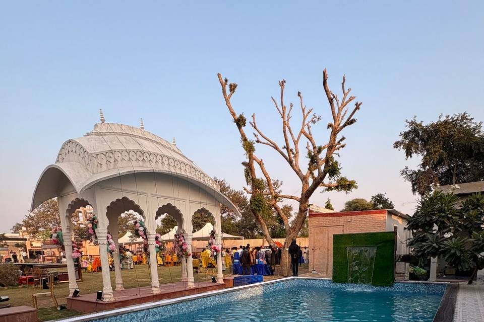 Swimming pool