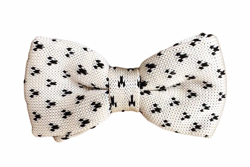 Knitted bow tie