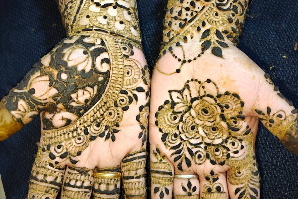 Rinki Mehndi Artist