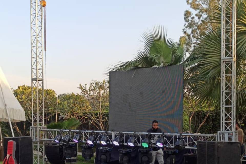 Entertainment stage