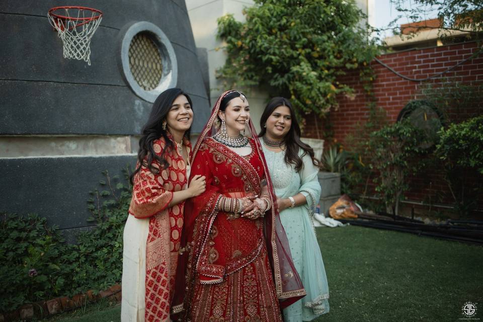 Bride & Bridesmaid