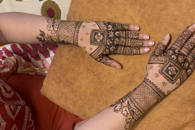 Ruhi Mehndi Artist