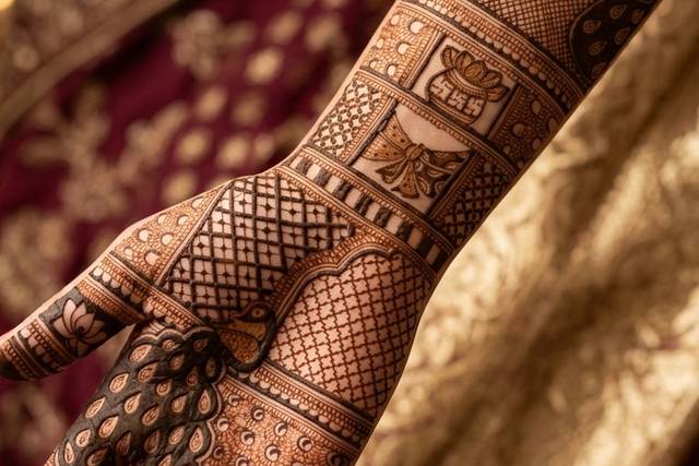 Ruhi Mehndi Artist