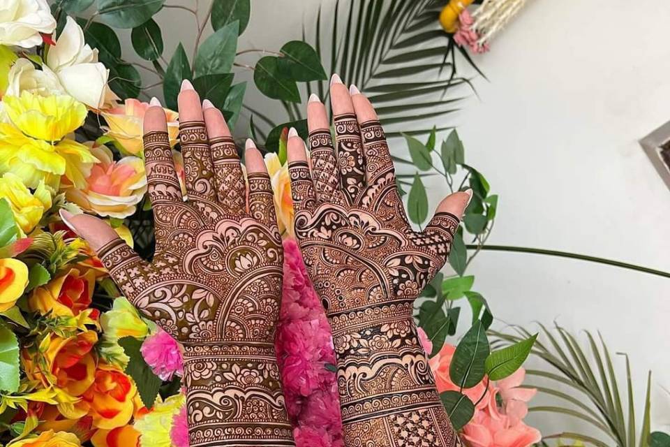 Lucky mehndi art