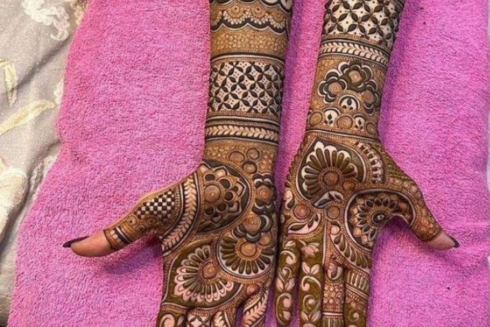 Lucky mehndi art