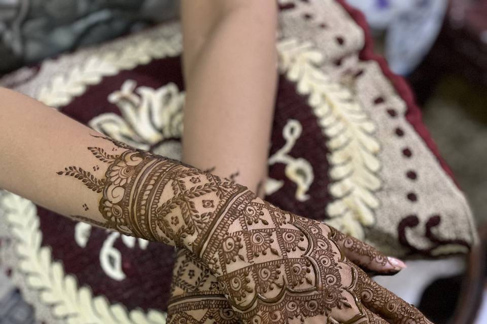 minimal mehndi