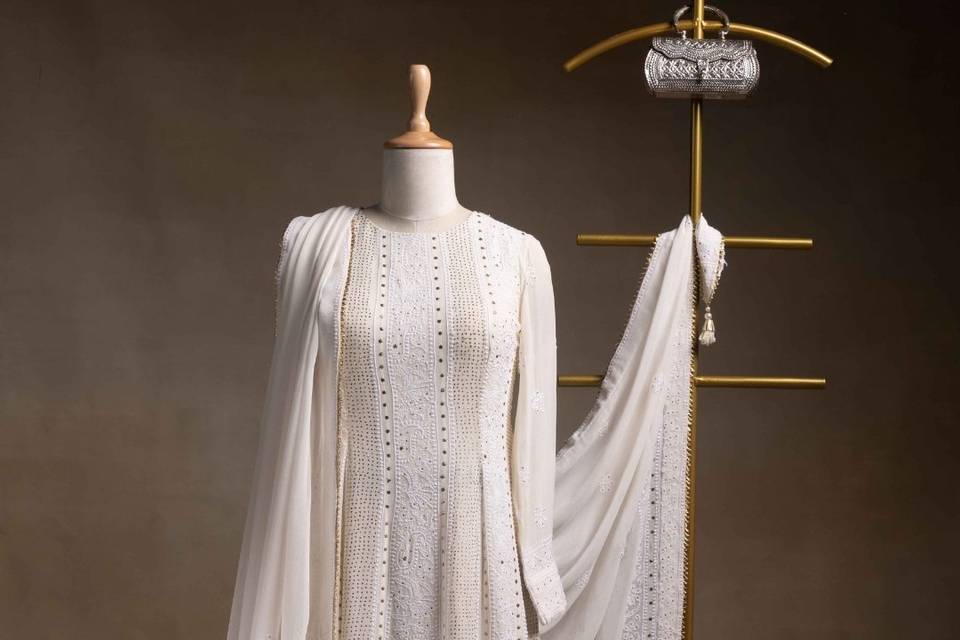 White lehanga