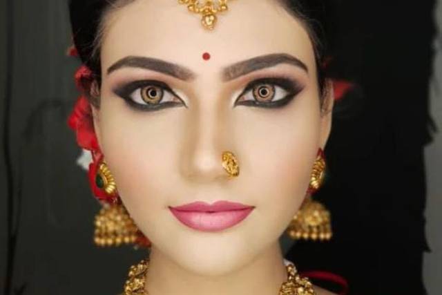 Makeup Artist Sonal Mahske