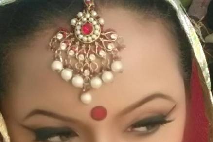 Viki's - Vikram Mittal Makeup/Hair Studio