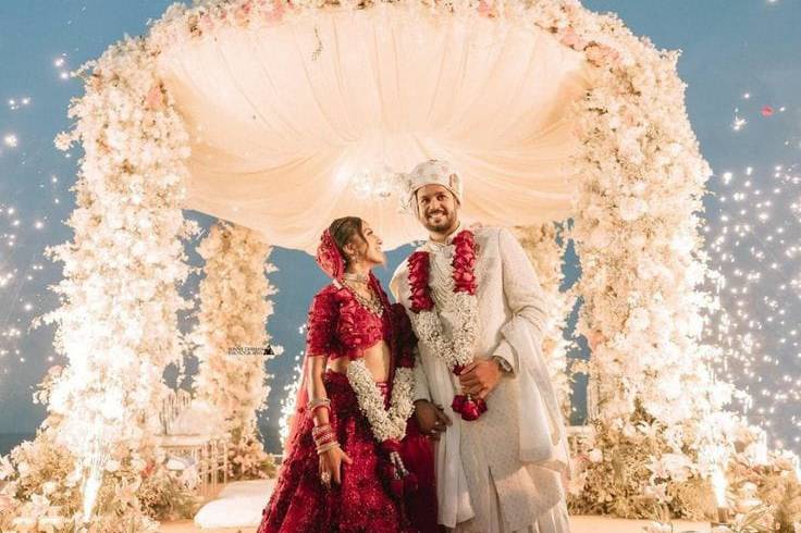 Couple entry