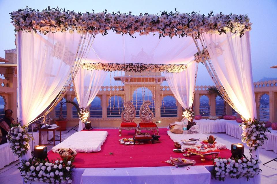 Elegent mandap decor