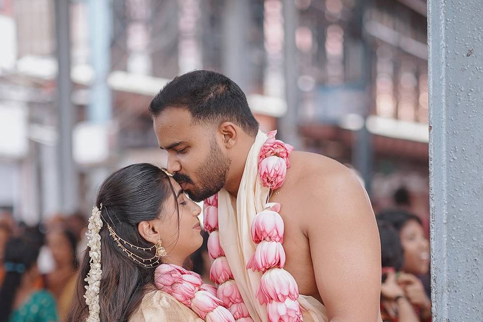 ROMANTIC GURUVAYUR WEDDING MOM