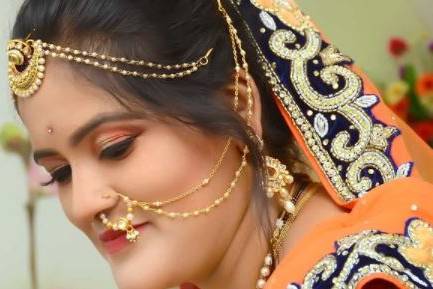 Makeup Artist Roshni Toshniwal, Latur