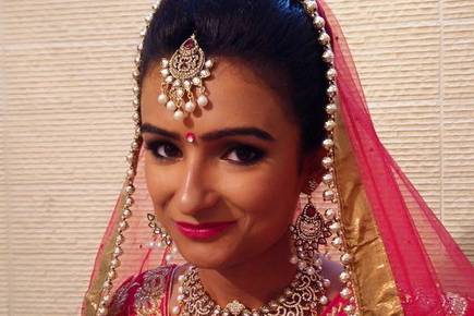 Roopali Agrawal - Make Up Artist
