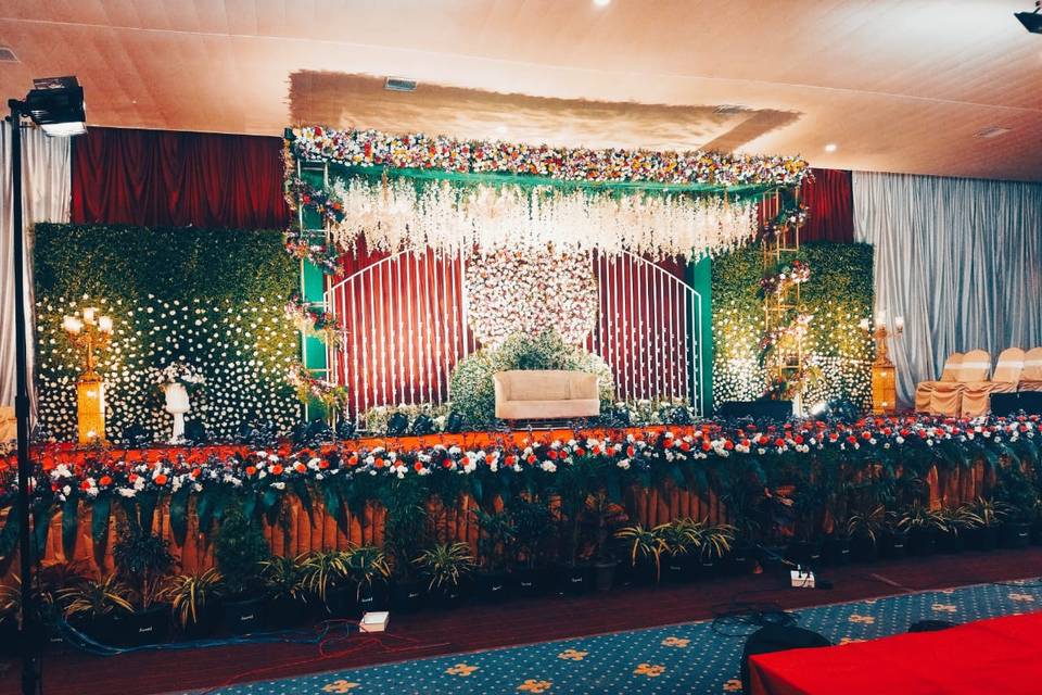 Reception stage, Decor