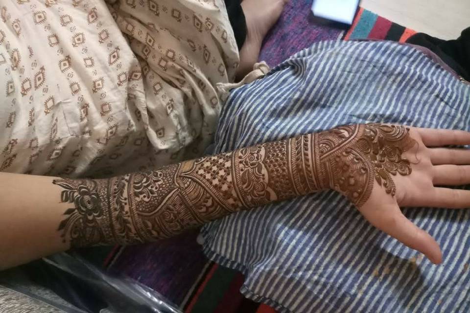 Gruh Pravesh mehndi design | Mehndi designs, Pinky, Mehndi