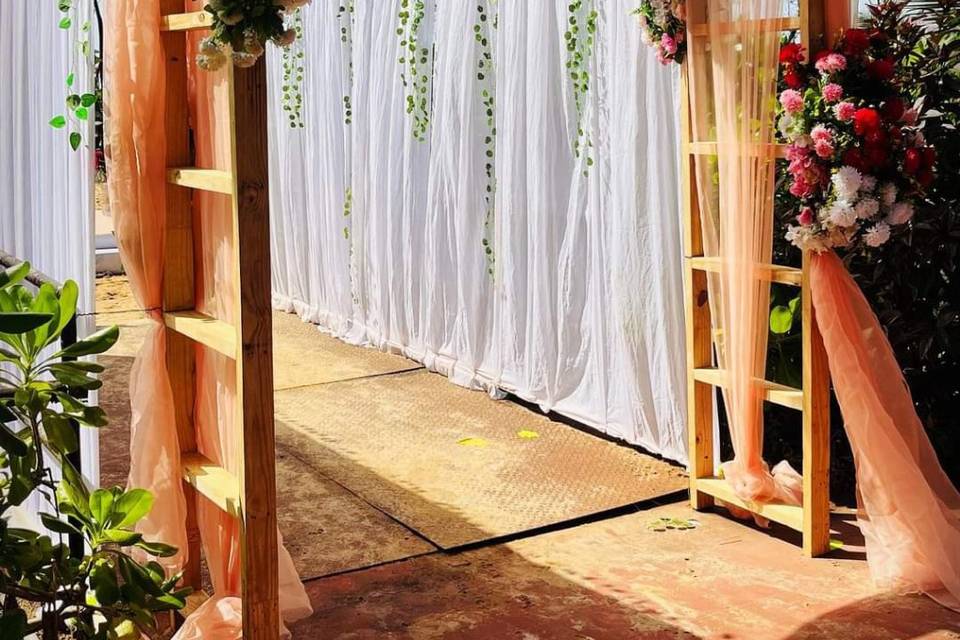 Tunnel mandap decor