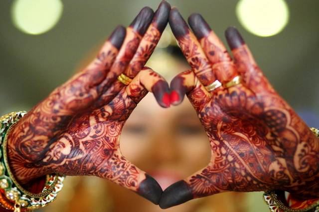 Mehndi hands