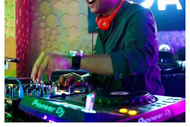 DJ Vic - live at Boho