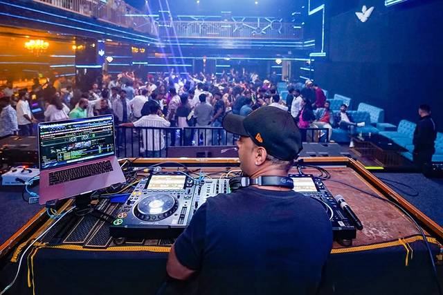 DJ Vic - live at Opus 2
