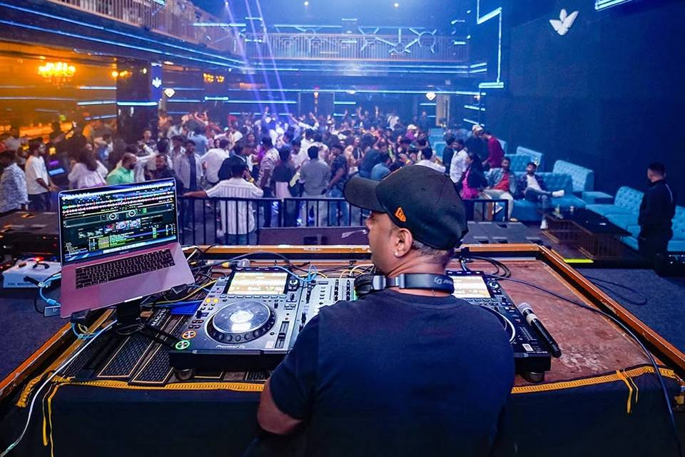 DJ Vic - live at Opus 2