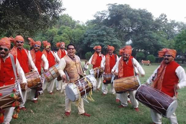 Vivaan International Dhol Player