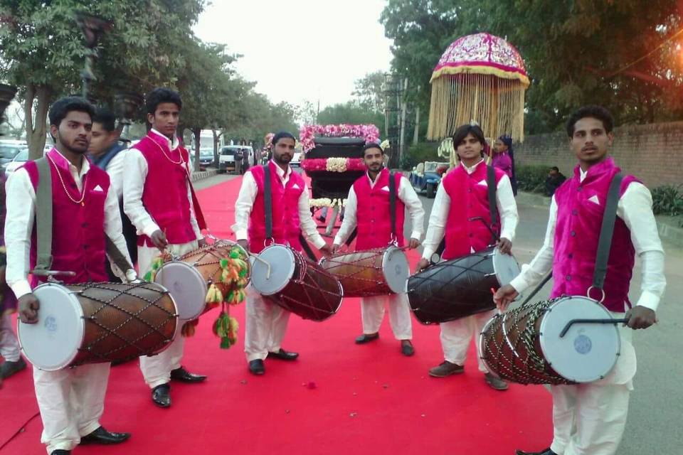 Vivaan International Dhol Player
