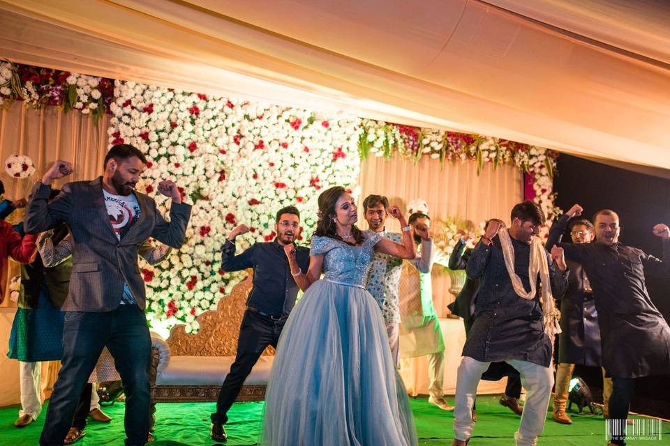 Bride with Groomsmen