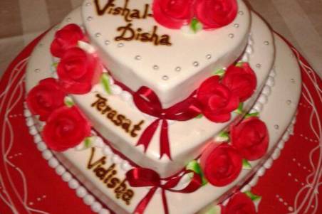 Send Valentine Photo Cakes | Heart Shape Cakes Online