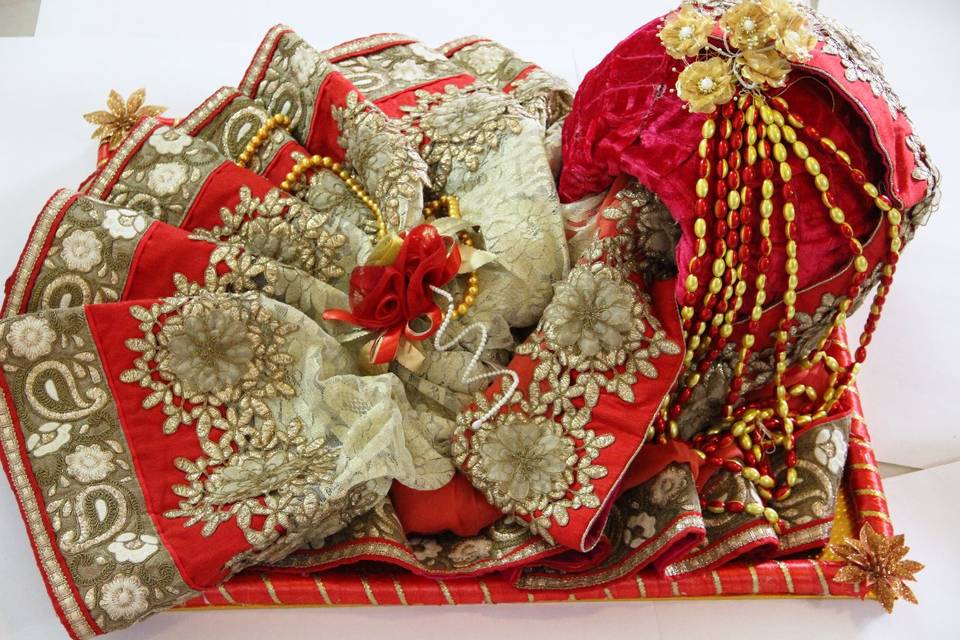 Buy meera's organics Exclusive Suit Saree Packing Box, Dry Fruits & Gift  Packing Box Made of MDF (Decorated with Artificial Flowers, White Pearl,  Ribbon, and Green Leaves) -(Red) Online at Low Prices