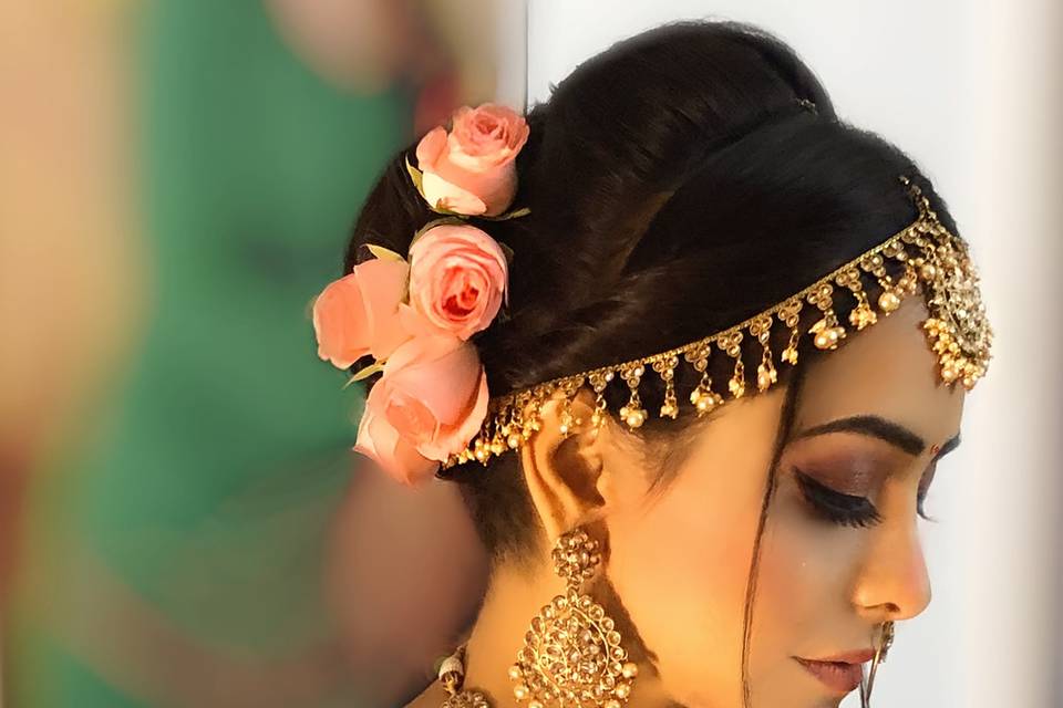 Aanchal Makeovers and Salon
