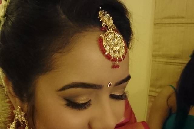 Esther Kinder Makeup Artist and Hairstylist