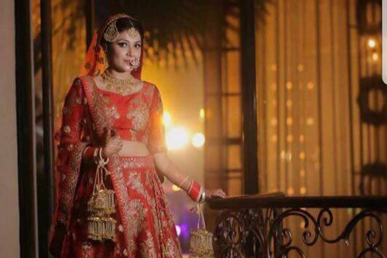 The Traditional Bridal Look in Red