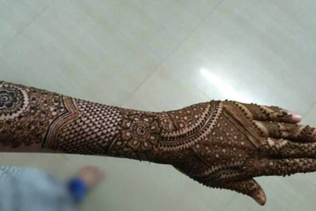 Ashi Mehandi