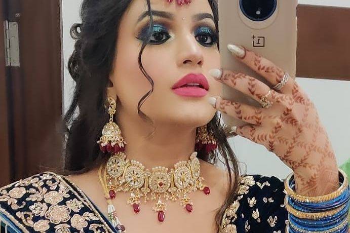 Ayushi Goel Makeup Artist