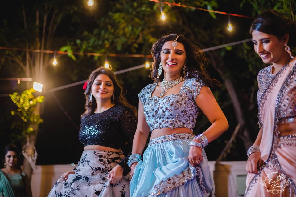 Bride with her Bridesmaids