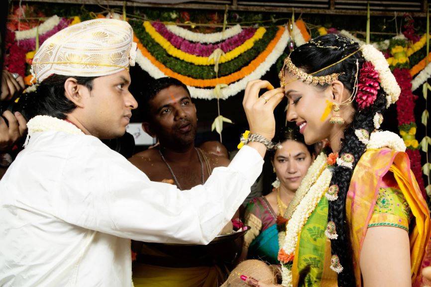 Putting Tilak on the bride's forehead