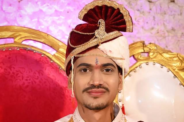 Groom makeup