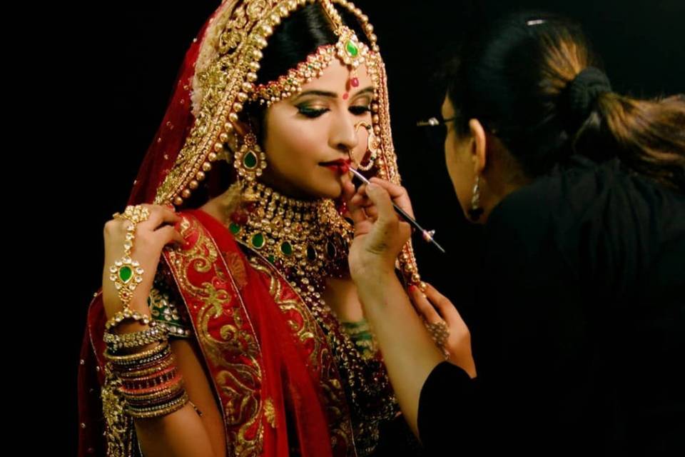 Ami Sagar Makeup Artist