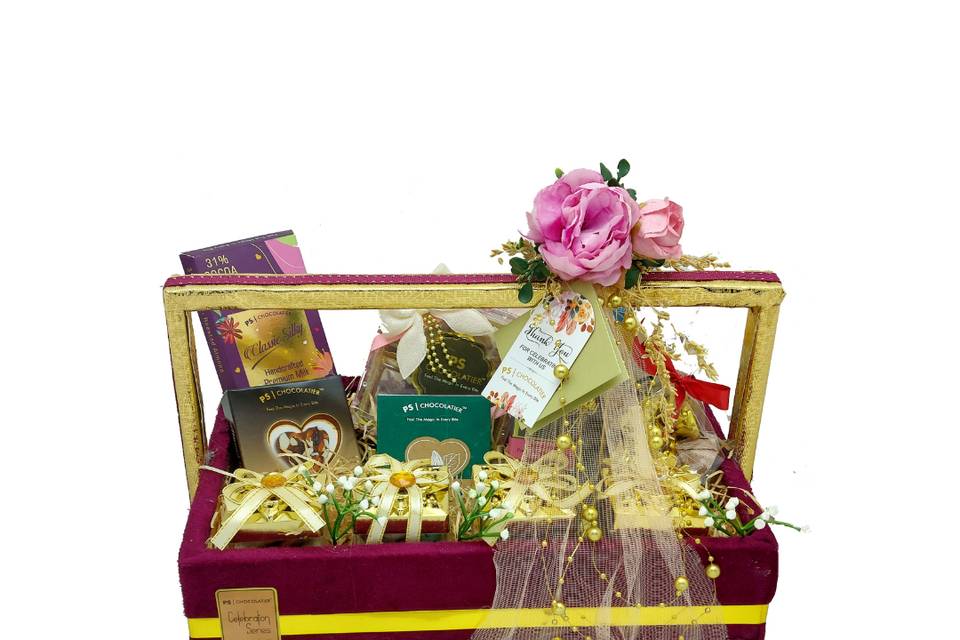 MAROON HAMPER