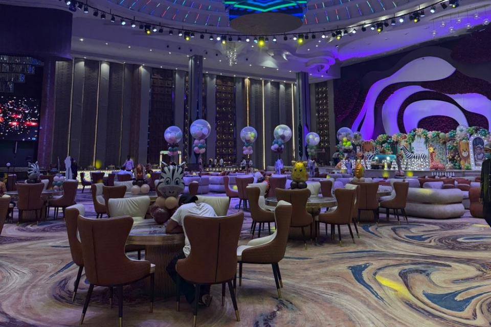 Infinity hall