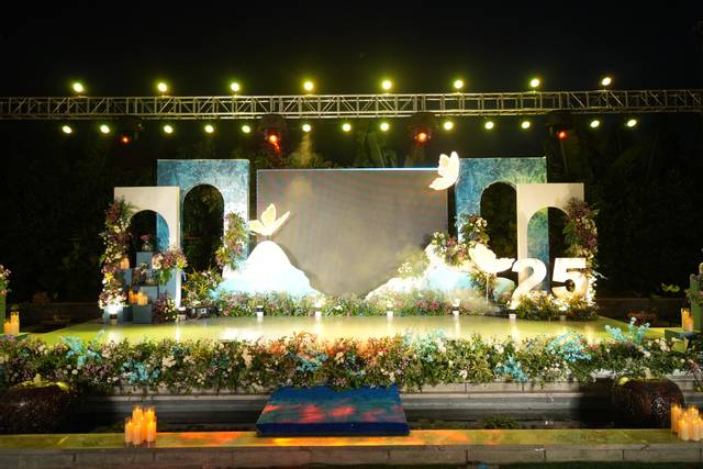 Stage decor